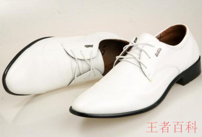 白色皮鞋