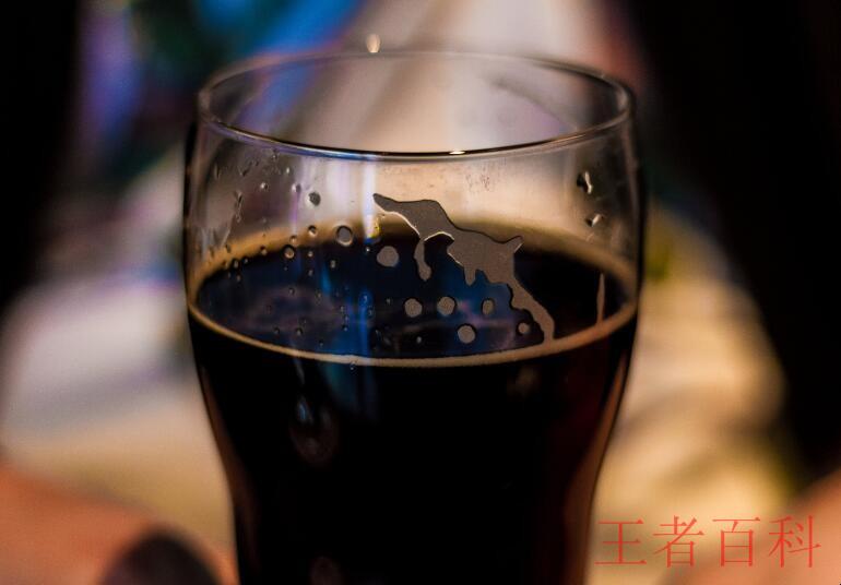 黑啤啤酒杯