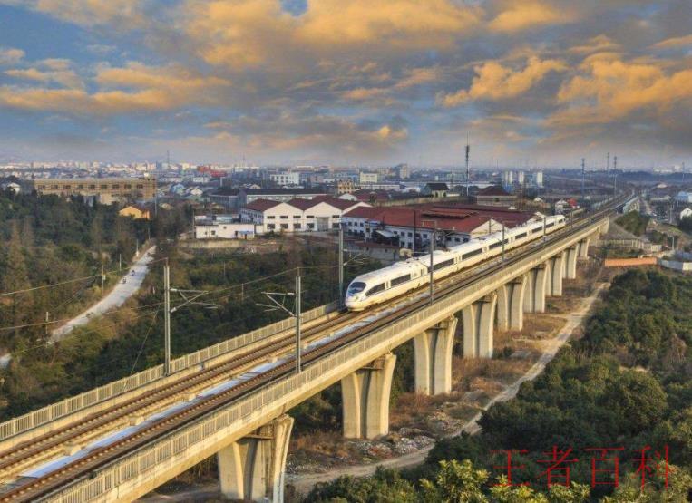 中国修建的第一条铁路叫什么名字