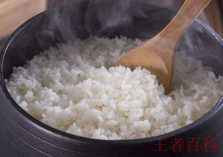 电饭锅蒸米饭