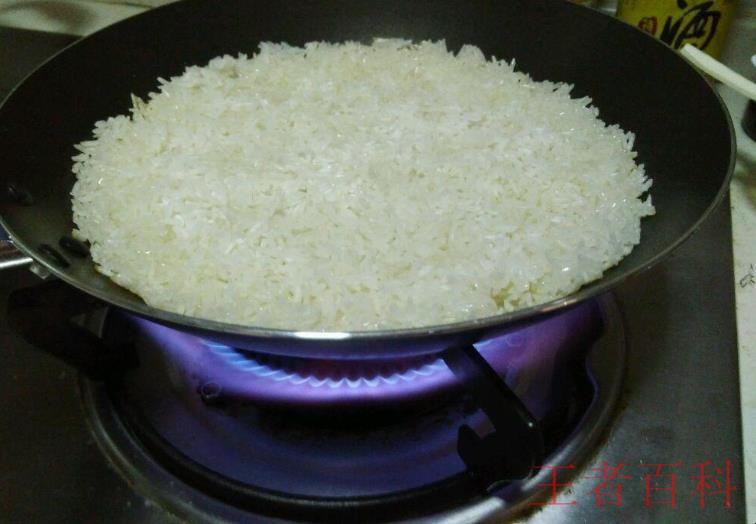 煮糯米饭要放多少水