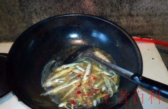 青椒炒小干鱼怎么做好吃