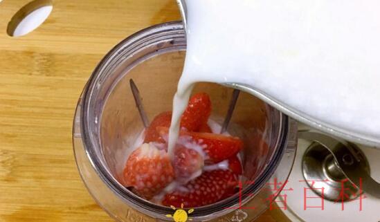 草莓牛奶的做法是什么