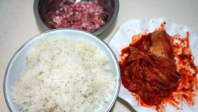 辣白菜炒米饭的做法是什么