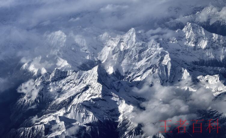 喜马拉雅山和珠穆朗玛峰的关系是什么